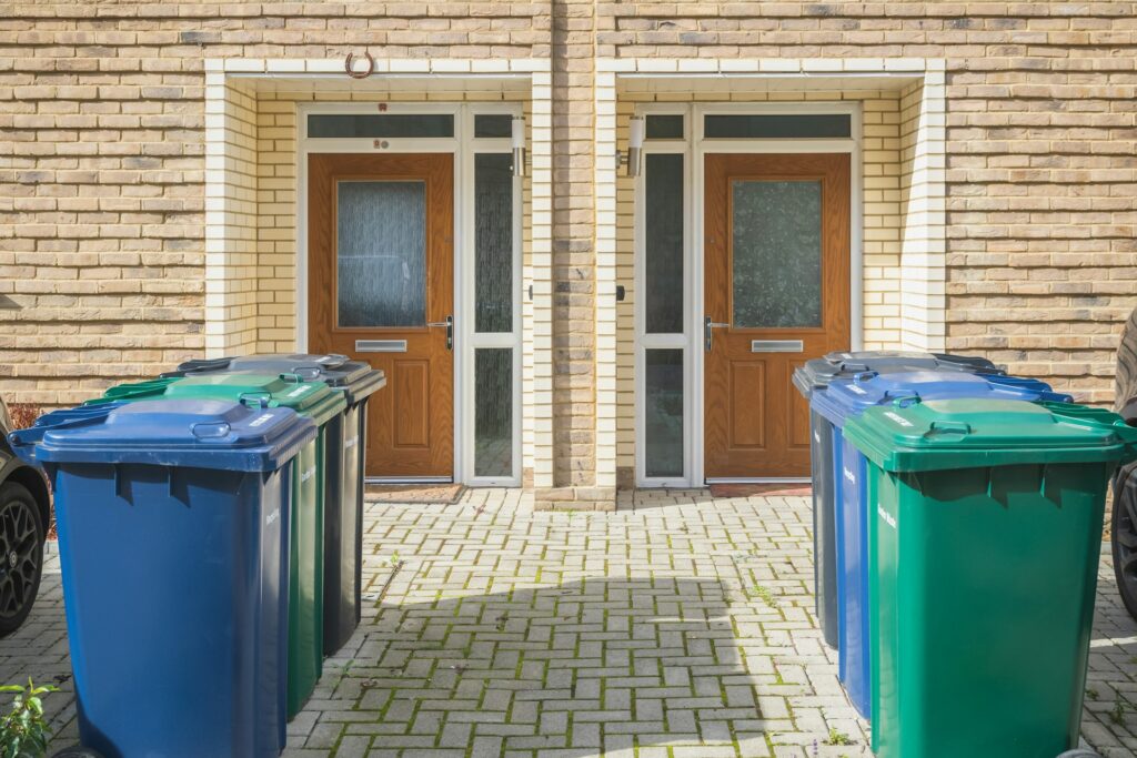 wheelie bin
